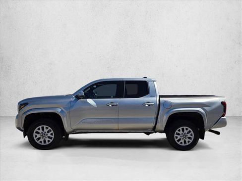 Certified 2024 Toyota Tacoma SR5 AWD/4WD image 9