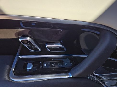 Used 2023 Land Rover Range Rover Autobiography image 13