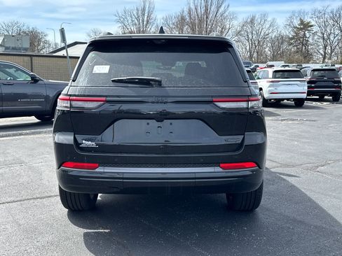 New 2026 Jeep Grand Cherokee Summit image 4