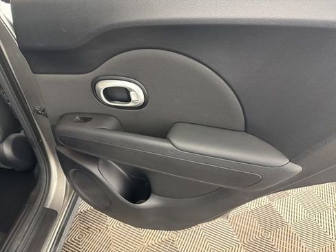 Used 2016 Kia Soul + image 20