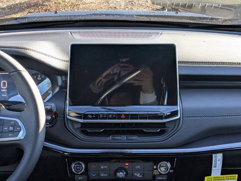 New 2026 Jeep Compass Latitude image 17