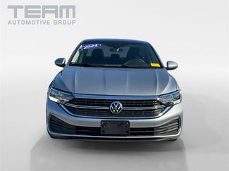 Used 2024 Volkswagen Jetta SE video 2