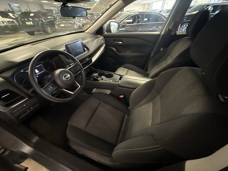 Used 2024 Nissan Rogue SV FWD image 15