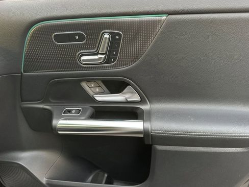 Used 2021 Mercedes-Benz GLA 250 4MATIC image 32