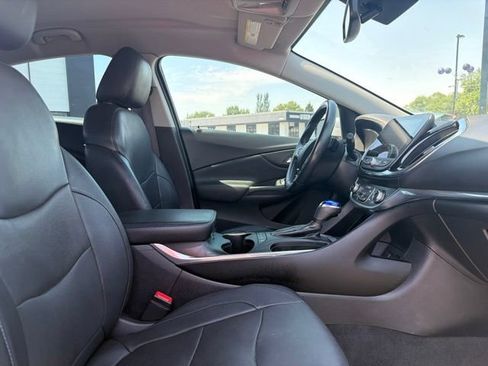 Used 2017 Chevrolet Volt Premier w/ Driver Confidence Package FWD image 10