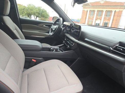 Certified 2025 Chevrolet Traverse LT image 14