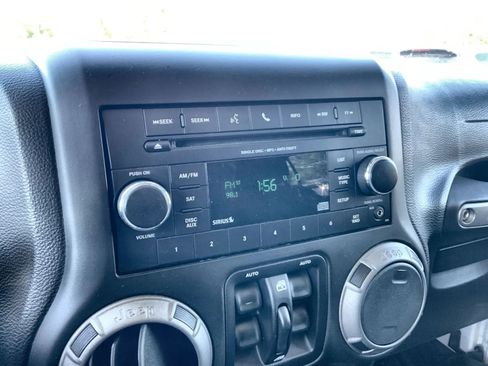 Used 2015 Jeep Wrangler Unlimited Sport w/ Quick Order Package 24S AWD/4WD image 12