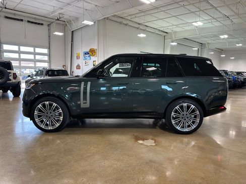 Used 2025 Land Rover Range Rover SE AWD/4WD image 5