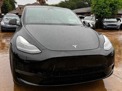 Used 2024 Tesla Model Y 2WD image 3