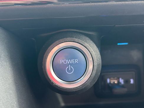 Used 2021 Toyota Venza LE image 27