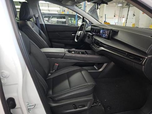 Used 2025 Nissan Murano SV AWD/4WD image 9