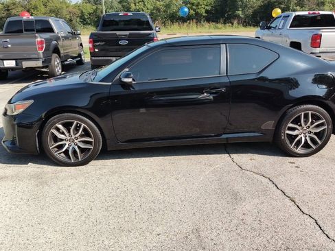 Used 2014 Scion tC image 2