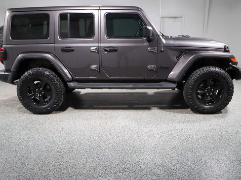 Used 2022 Jeep Wrangler Unlimited Sahara image 7
