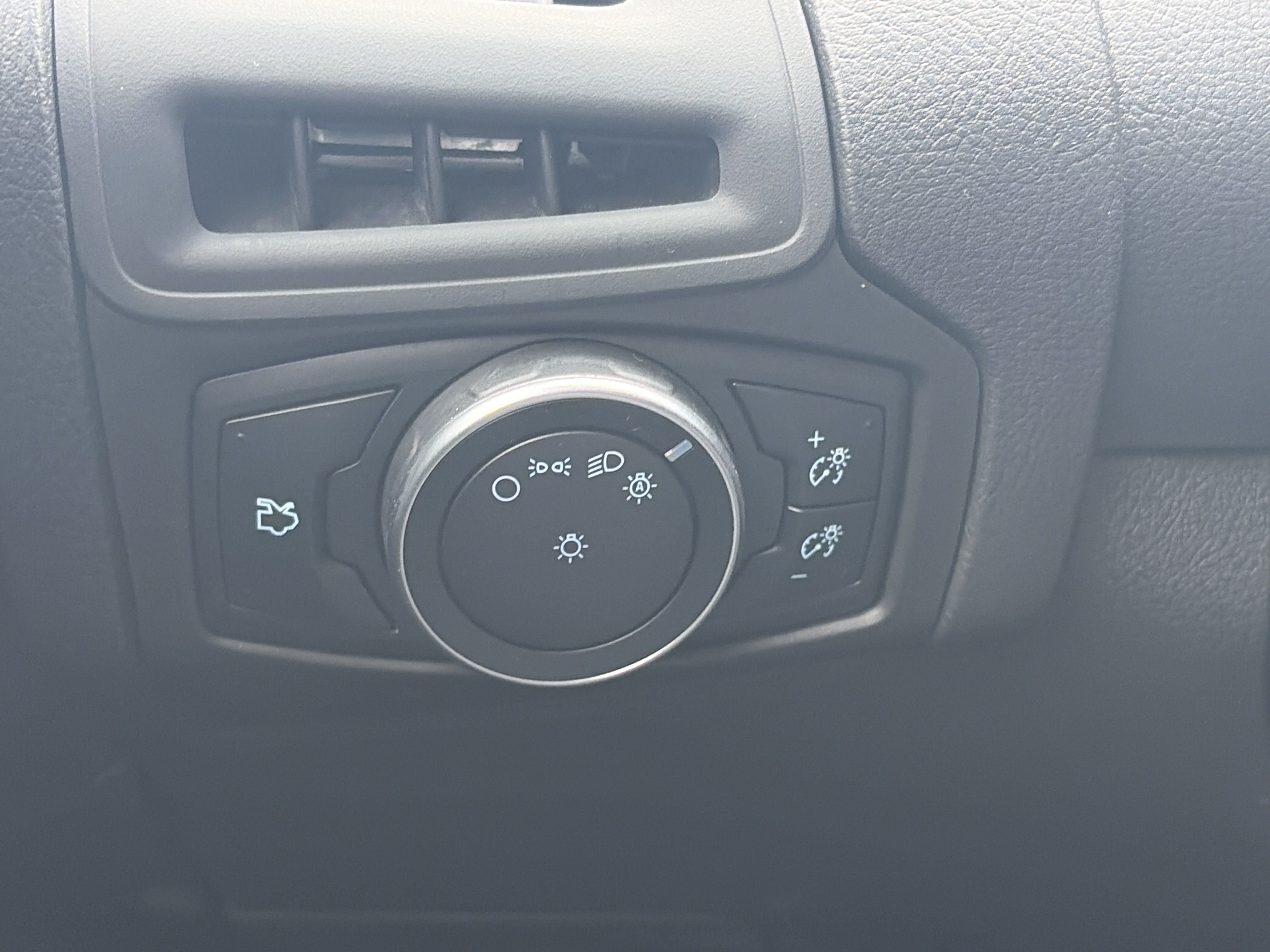 Used 2017 Ford Focus SE FWD image 24