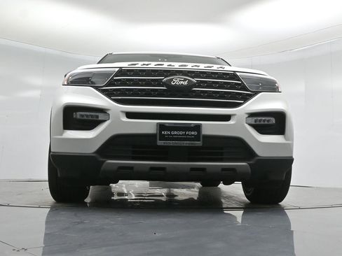 Certified 2020 Ford Explorer XLT w/ Equipment Group 202A image 48