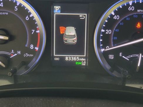 Used 2019 Toyota Highlander XLE FWD image 2