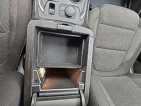 Used 2023 Chevrolet Traverse LT image 35