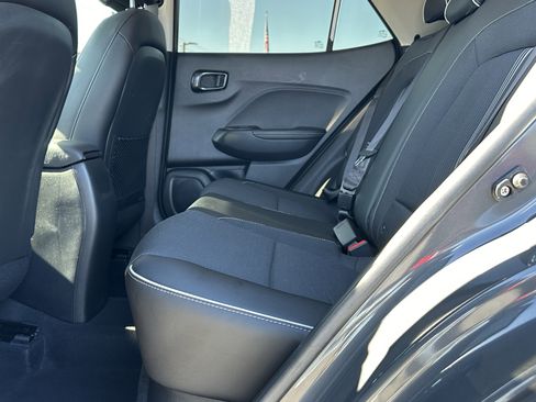 Used 2023 Hyundai Venue Limited w/ Cargo Package image 21