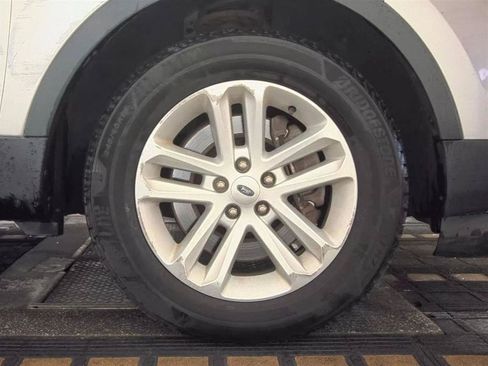 Used 2014 Ford Explorer XLT w/ Equipment Group 202A AWD/4WD image 10
