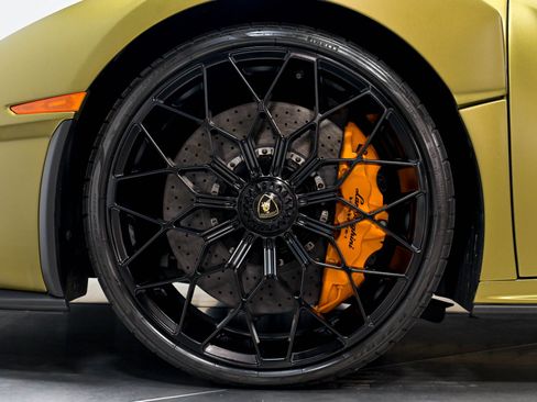 Used 2023 Lamborghini Huracan STO RWD image 27