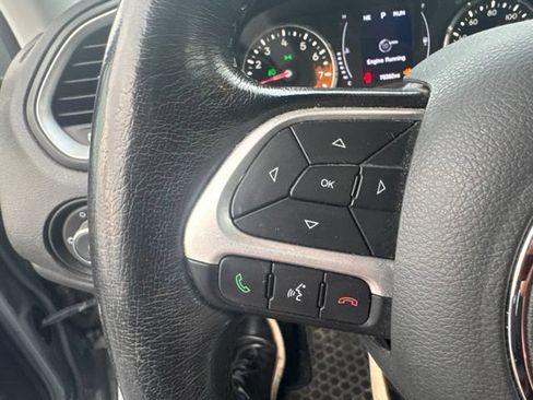 Used 2018 Jeep Renegade Latitude w/ Cold Weather Group AWD/4WD image 20