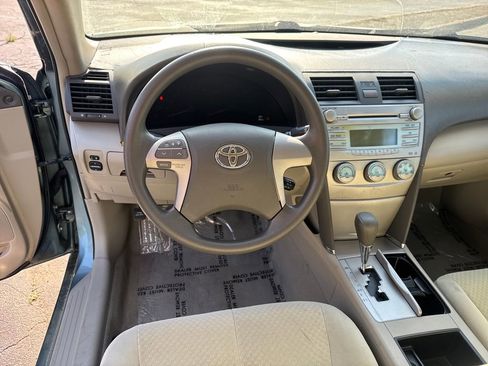 Used 2009 Toyota Camry LE FWD image 12