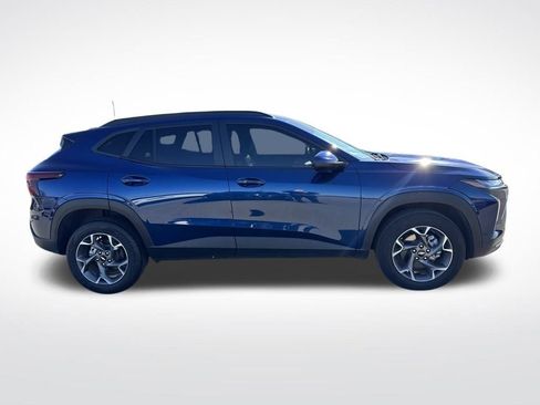 Used 2024 Chevrolet Trax LT w/ LT Convenience Package image 7