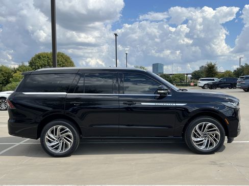 New 2025 Lincoln Navigator Reserve image 10