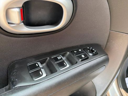 Used 2018 Kia Soul FWD image 13