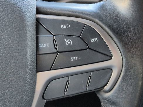 Used 2020 Jeep Grand Cherokee Limited AWD/4WD image 28