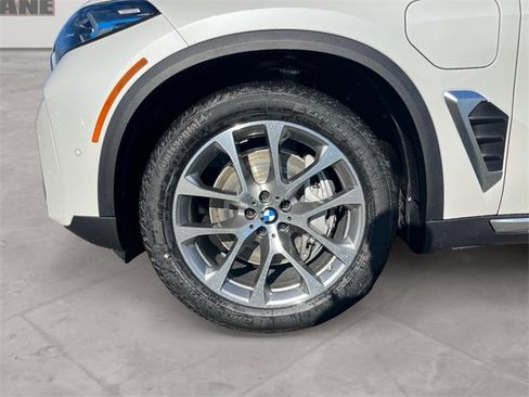New 2026 BMW X5 xDrive50e image 14