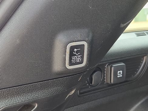 Used 2025 Jeep Grand Cherokee Altitude AWD/4WD image 14