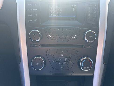 Used 2016 Ford Fusion SE w/ Equipment Group 201A image 4