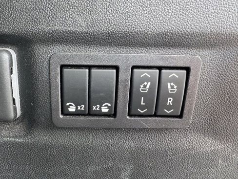 Used 2024 Chevrolet Suburban LT w/ LT Signature Plus Package image 11