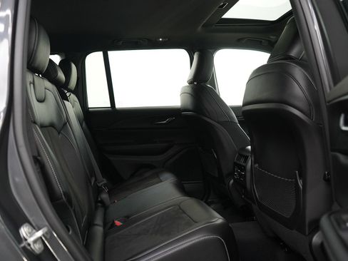 Used 2024 Jeep Grand Cherokee Altitude image 12