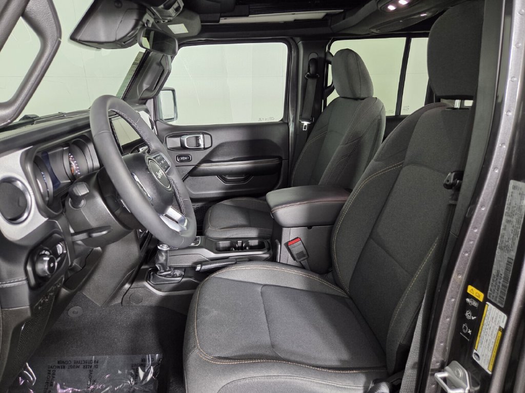 Used 2026 Jeep Wrangler Unlimited Sahara AWD/4WD image 8