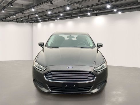 Used 2016 Ford Fusion SE FWD image 2