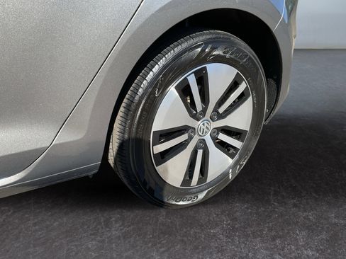 Used 2016 Volkswagen e-Golf SE w/ DC Fast Charging Package image 10