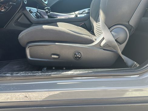 Used 2018 Dodge Challenger SXT RWD image 10