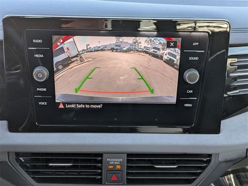 Used 2025 Volkswagen Jetta SE image 19