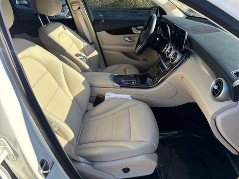 Used 2022 Mercedes-Benz GLC 300 w/ Premium Package Lite image 13