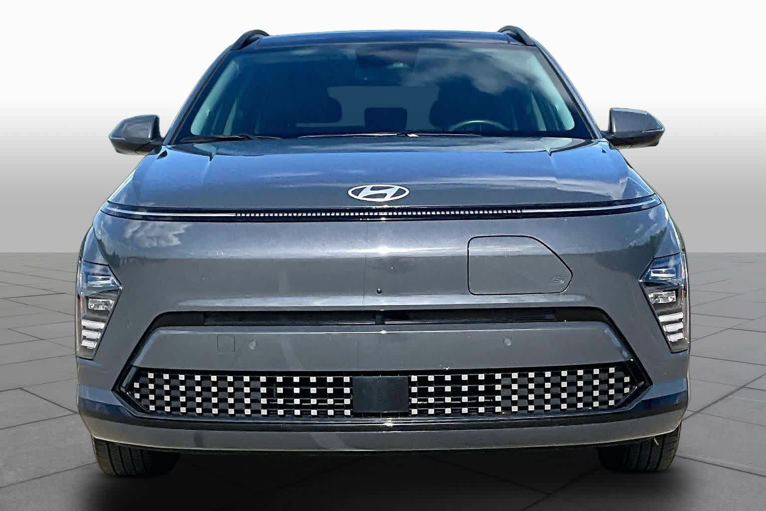 Used 2024 Hyundai Kona Limited FWD image 3