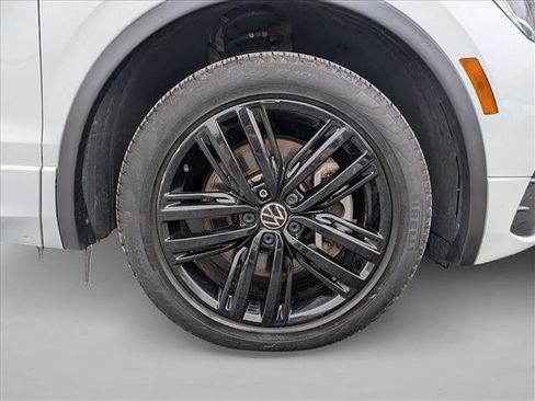 Used 2022 Volkswagen Tiguan SE R-Line image 26