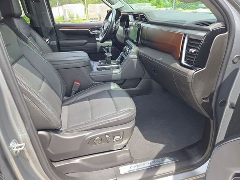Used 2024 GMC Sierra 1500 Denali w/ Technology Package AWD/4WD image 7