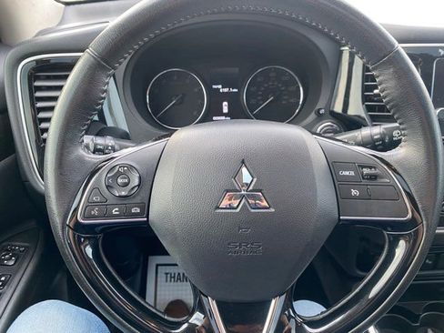 Used 2018 Mitsubishi Outlander SEL image 11