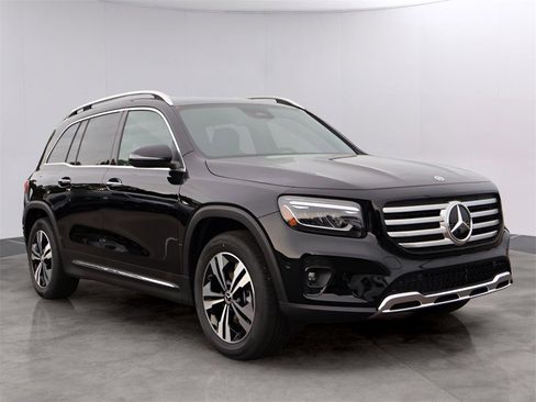 New 2025 Mercedes-Benz GLB 250 4MATIC image 3