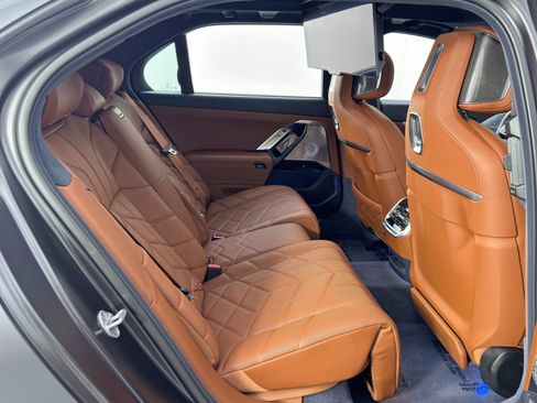 Used 2023 BMW i7 xDrive60 image 50