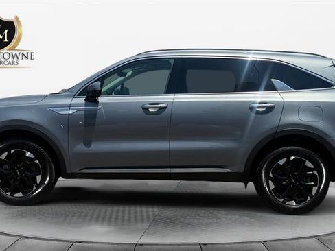 Used 2025 Kia Sorento S w/ Panoramic Sunroof Package AWD/4WD image 2