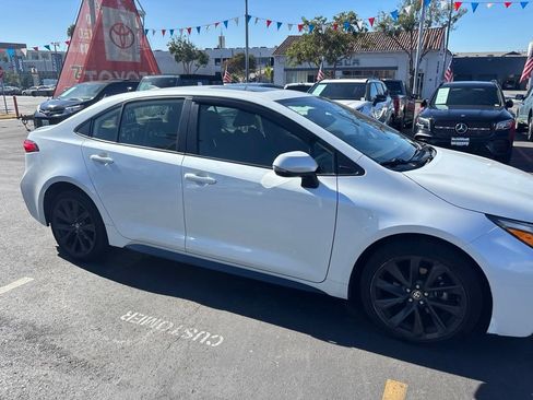 Used 2023 Toyota Corolla SE w/ SE Package FWD image 4