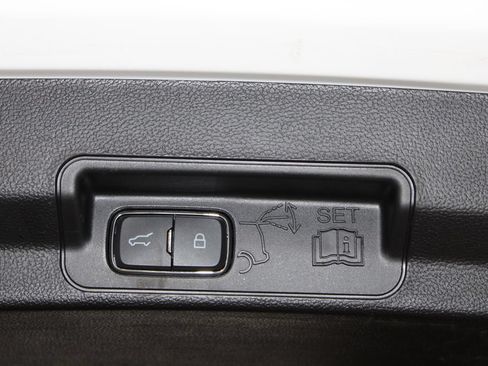 Used 2022 Ford Explorer XLT AWD/4WD image 27